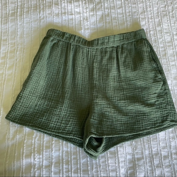 Universal Thread Shorts - Picture 2 of 3
